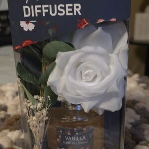 Vanilla Scented Diffuser with White Floral Design